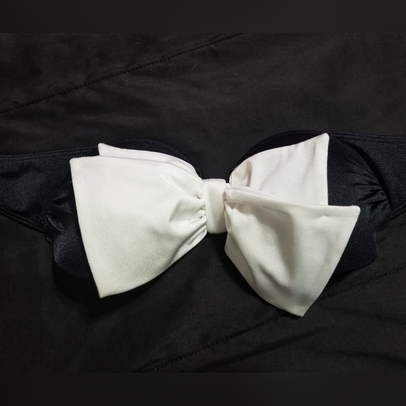 SEXY WHITE BOW BLACK BIKINI TOP - Picture 3 of 3